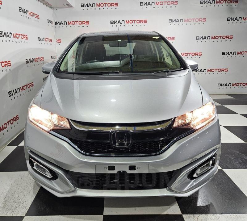 Продам Honda Fit 2018 гибрид без пробега