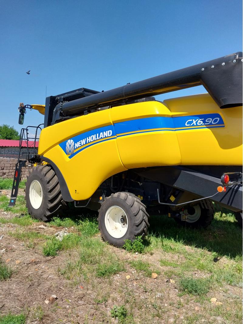 Продаю комбайн new Holland cx6.90 2017г